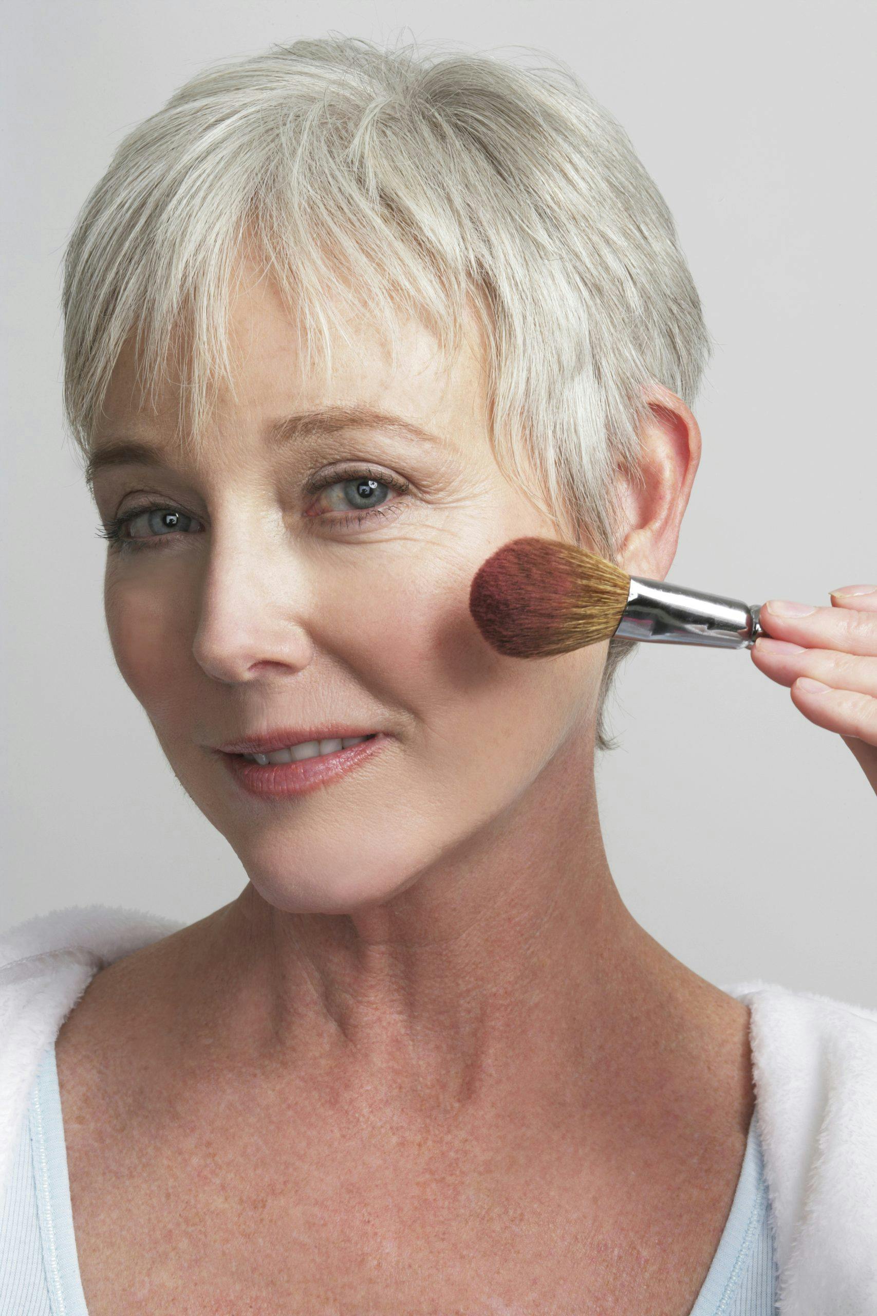 gettyimages 87182447 blush sminke over 50